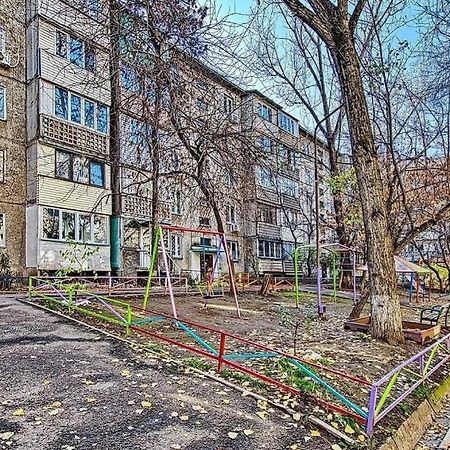 Апартаменты На Улице Клочкова, 128 Alma-Ata Buitenkant foto