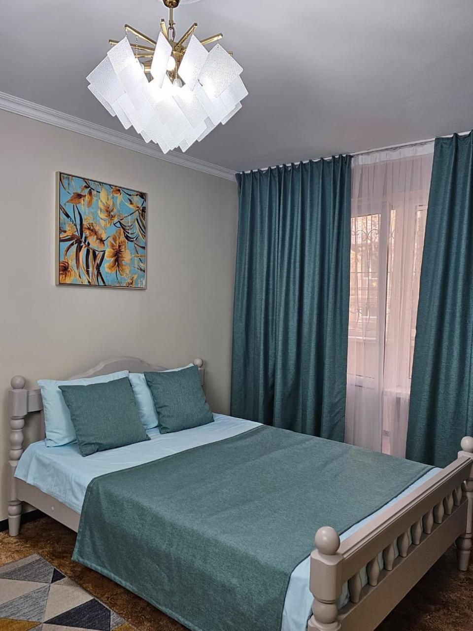 Апартаменты На Улице Клочкова, 128 Alma-Ata Buitenkant foto