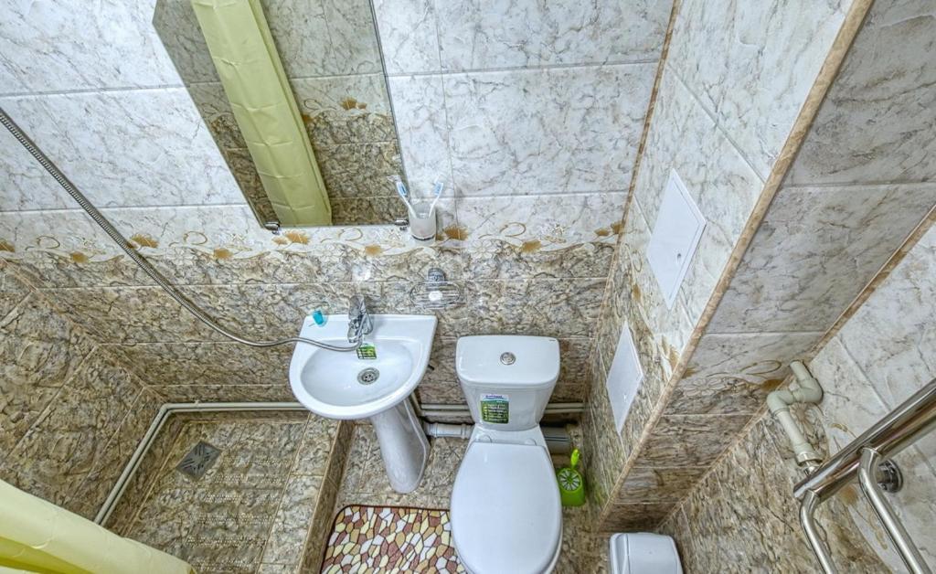Апартаменты На Улице Клочкова, 128 Alma-Ata Buitenkant foto